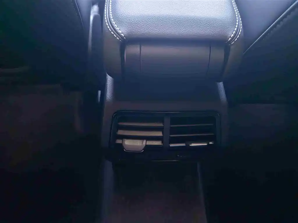 Audi Q3 Sportback 2025 quattro 45th Anniversary Edition 40TFSI Fashion фото 9