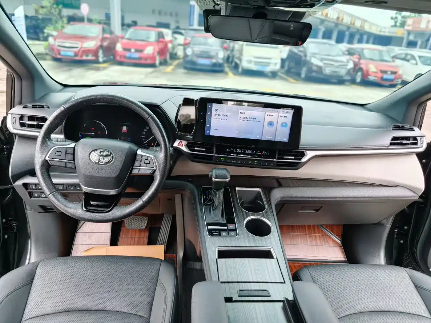 Toyota Granvia 2023 2.5L Hybrid VIP Edition фото 7
