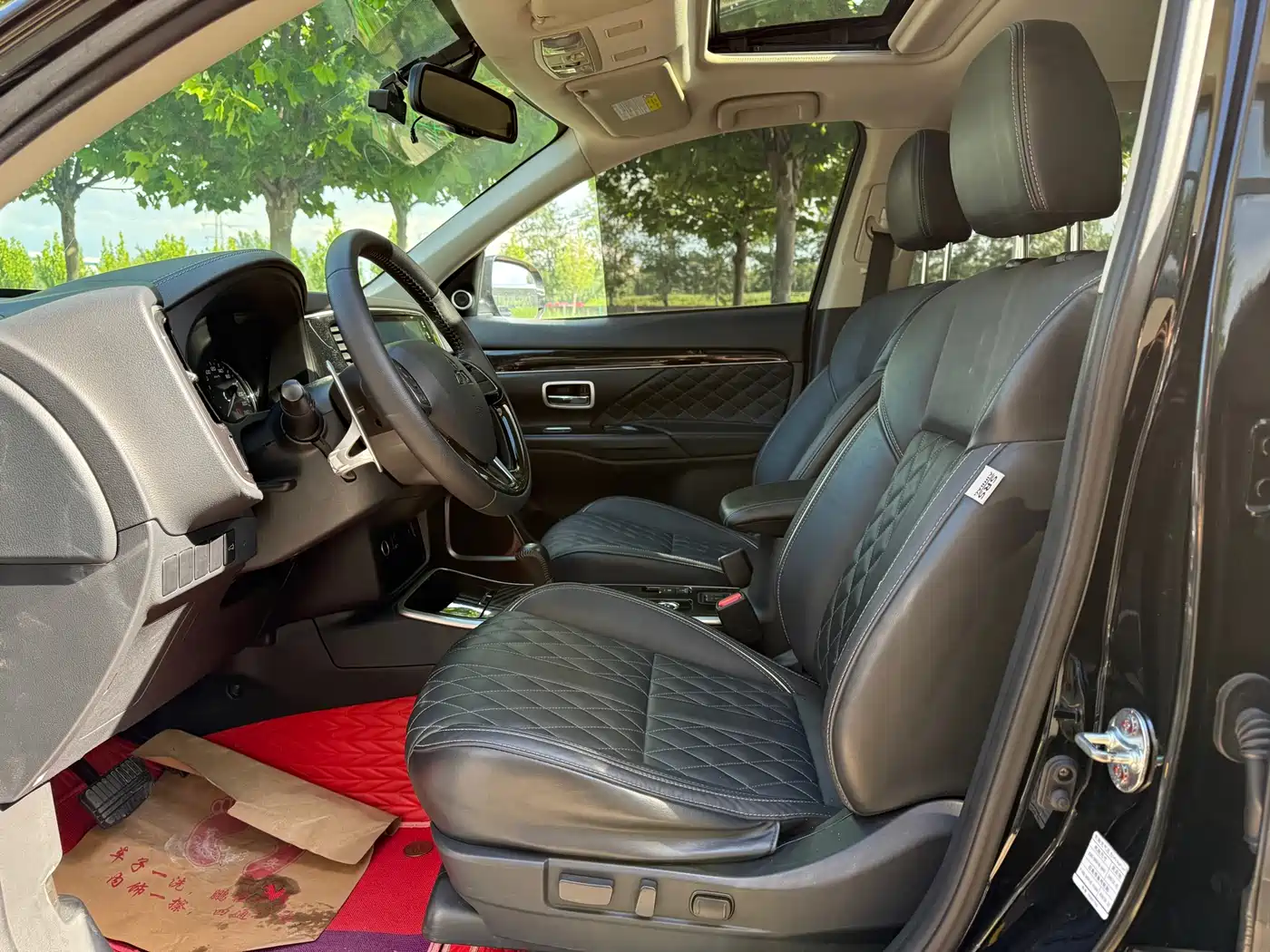 MITSUBISHI OUTLANDER