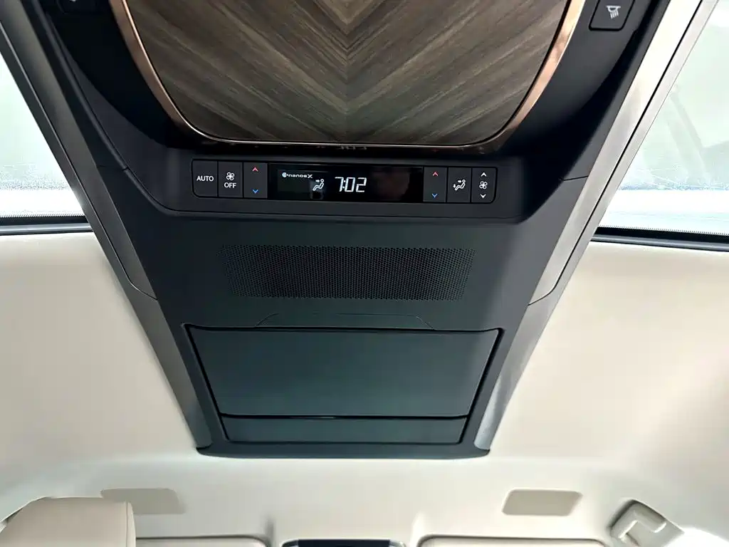 Lexus LM 2024 2023 500h 6-Seater Prestige Edition
