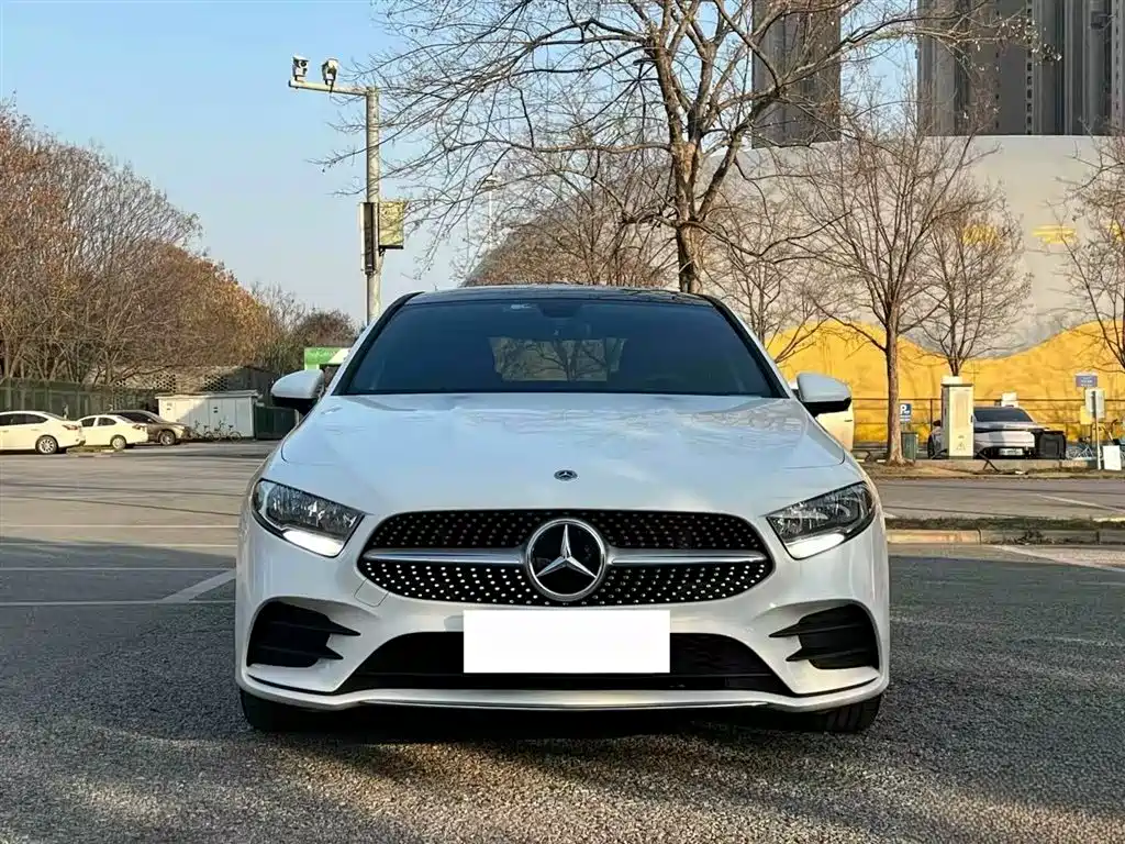 Mercedes-Benz A-Class 2019 A 180 L Sport Sedan фото 2