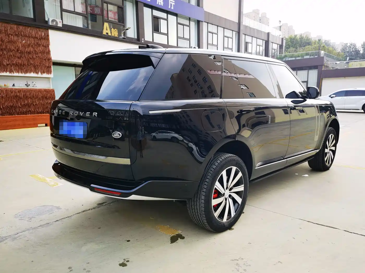 Land Rover Range Rover 2025 2025 3.0 L6 400PS Flourishing Era Extended Wheelbase