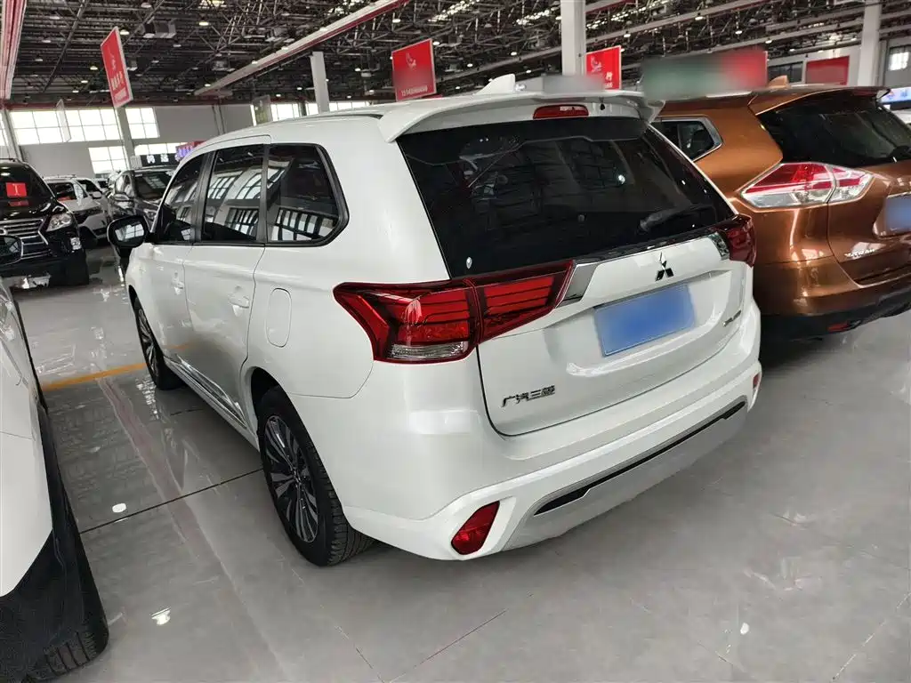 Mitsubishi Outlander 2021 Facelift 2.0L 2WD Comfort Edition 5-Seater фото 14