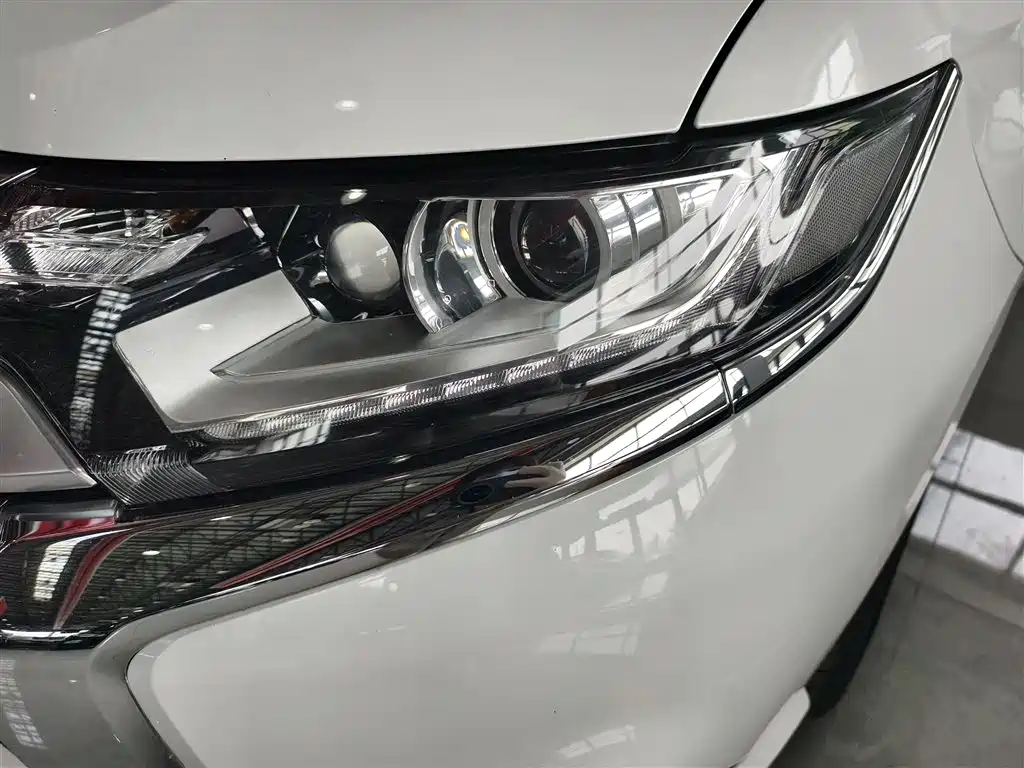 Mitsubishi Outlander 2021 Facelift 2.0L 2WD Comfort Edition 5-Seater фото 3