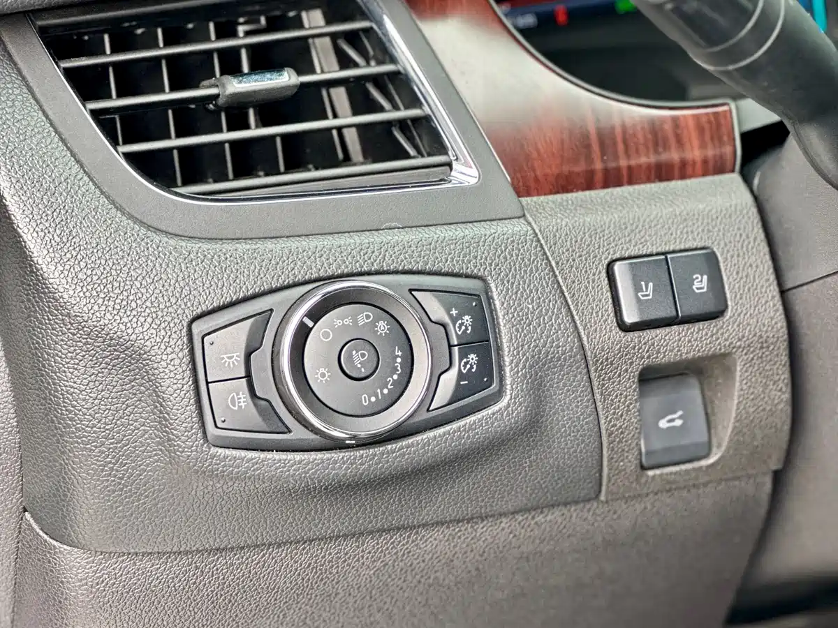 Ford Edge (Import) 2015 2012 3.5L Premium