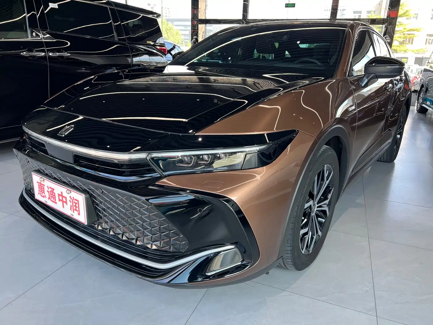 Toyota Crown SportCross 2023 2.5L SportCross HEV FWD Premium Edition
