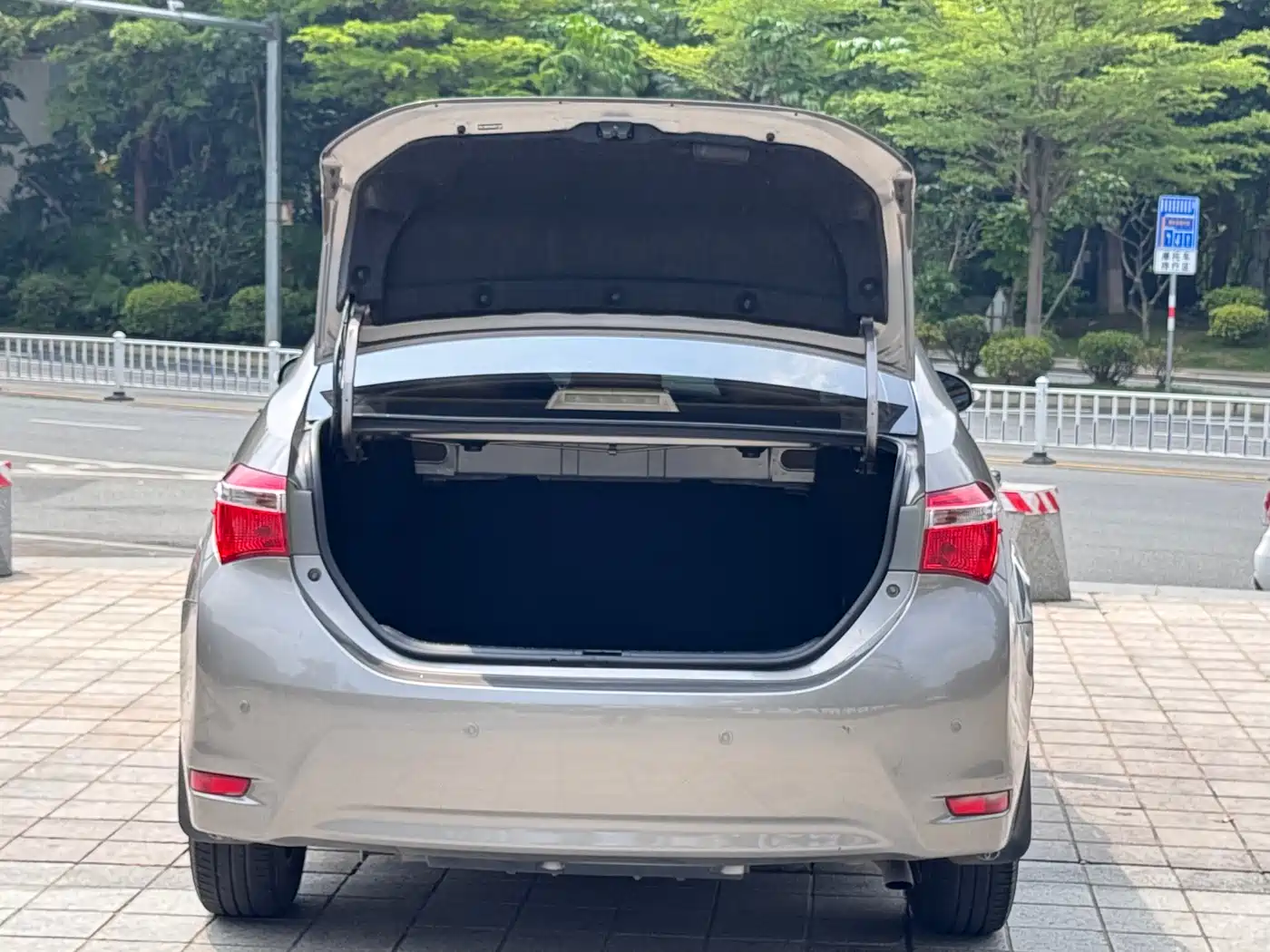 Toyota Corolla 2014 1.6L CVT GL фото 7