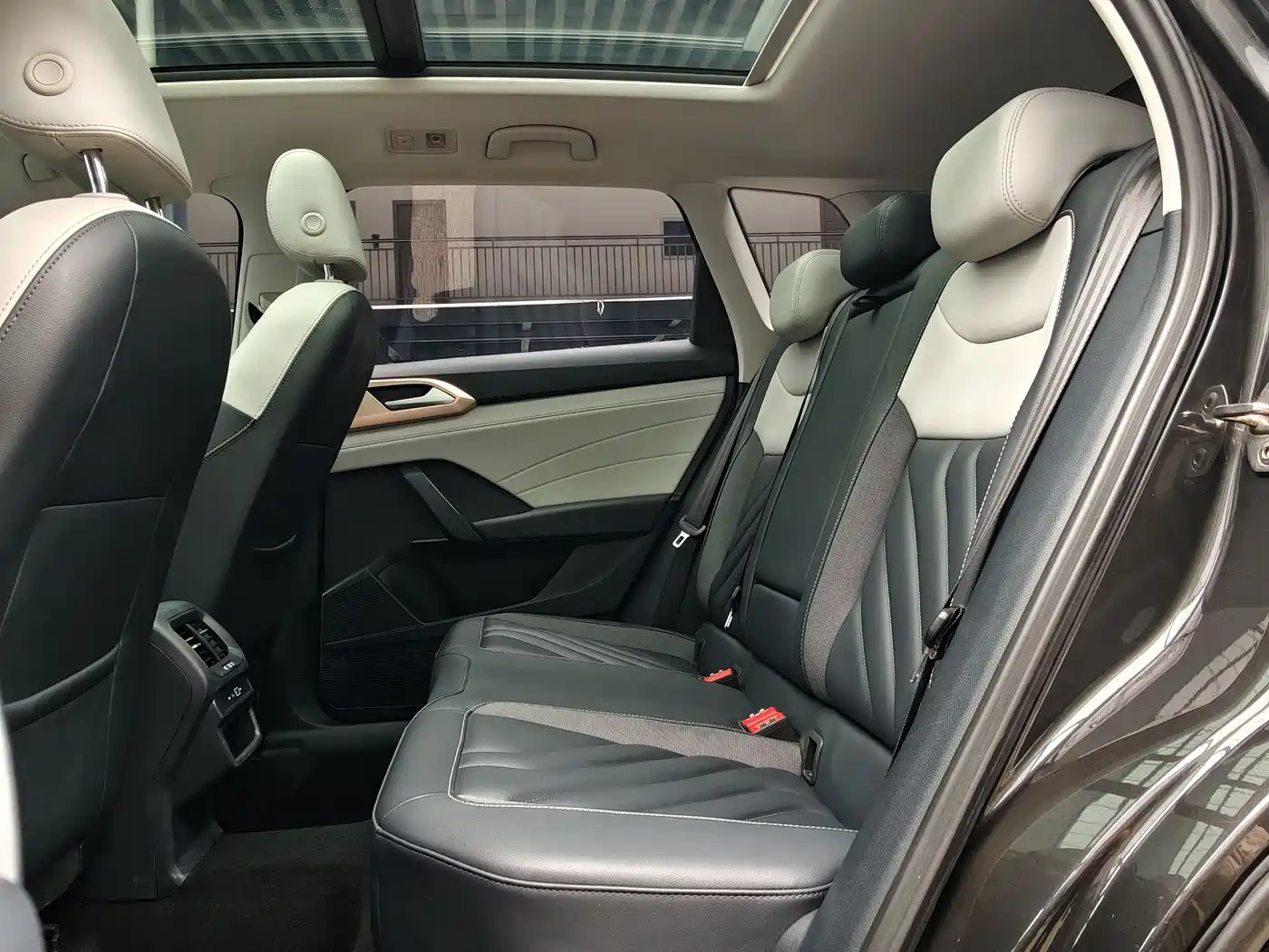 Volkswagen Tharu 2023 300TSI 2WD Full Moon Edition фото 16