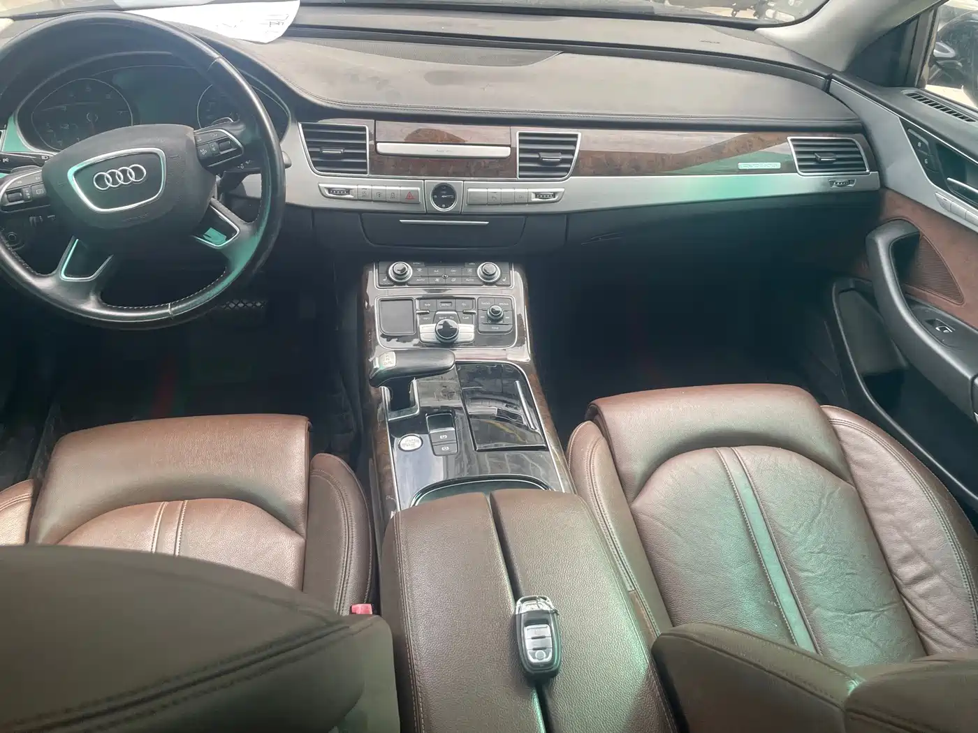 Фото 13 - Audi A8