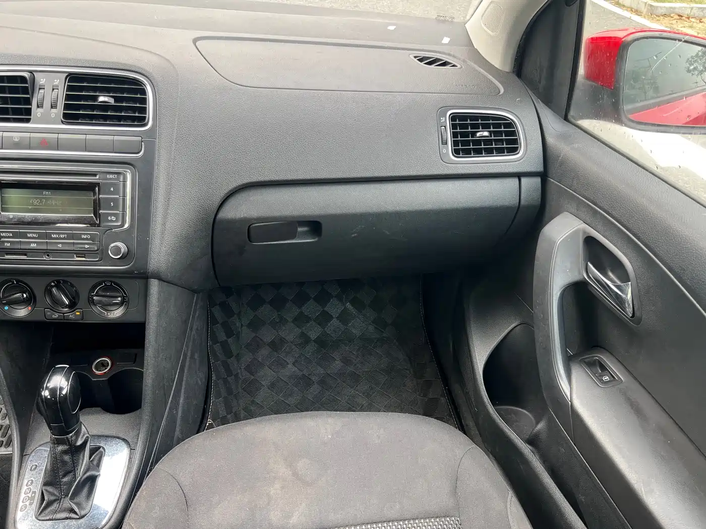 Volkswagen Polo 2013 1.6L Automatic Comfort Edition фото 20
