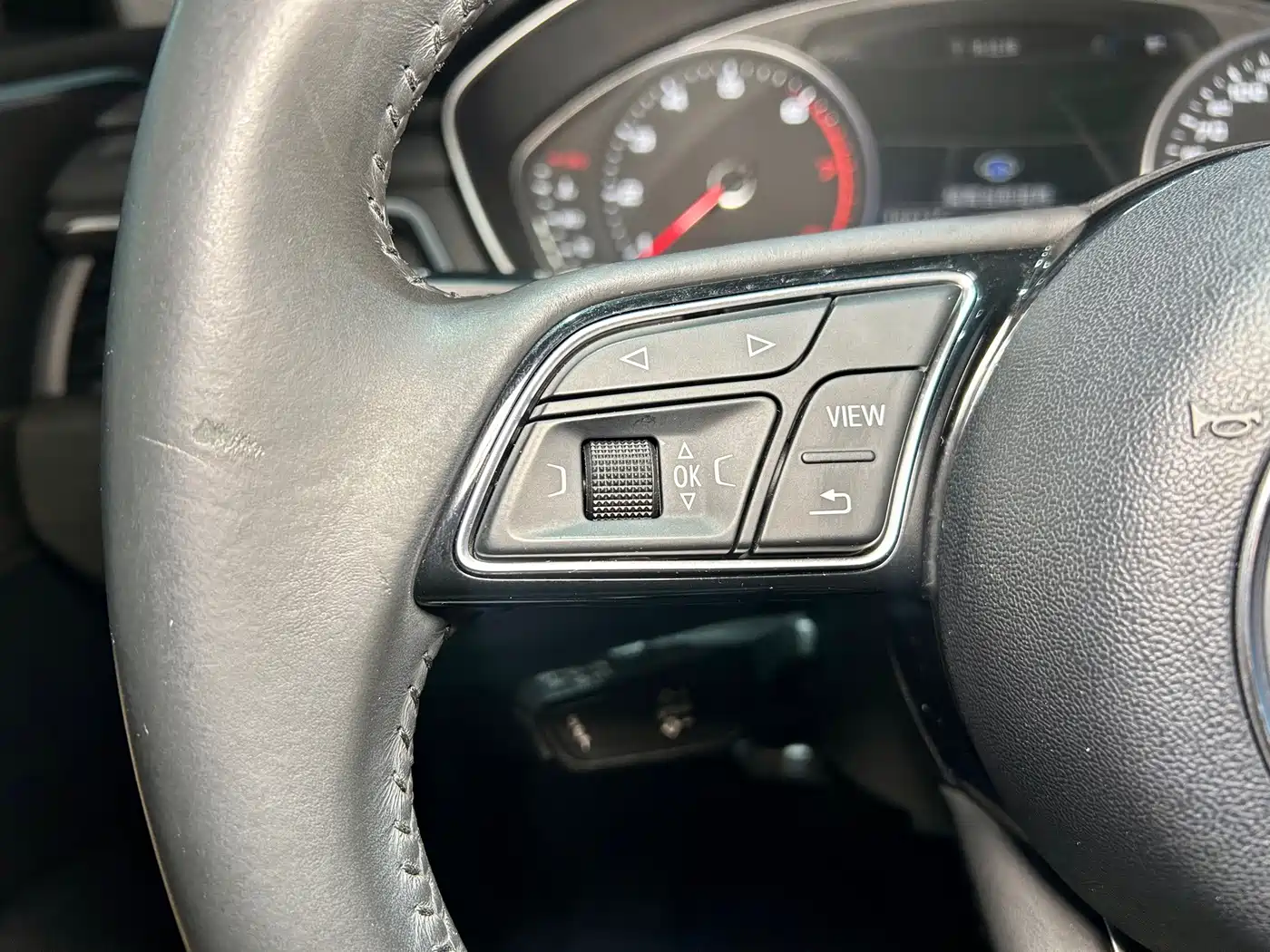 Фото 12 - Audi A4L