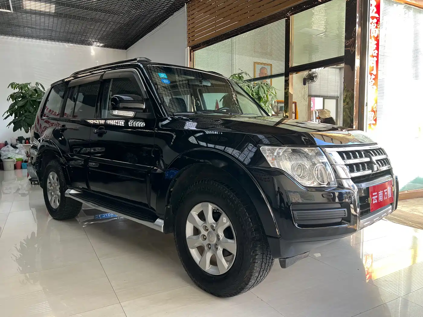 Mitsubishi Pajero (Import) 2015 3.0L Automatic Luxury Edition China V фото 3