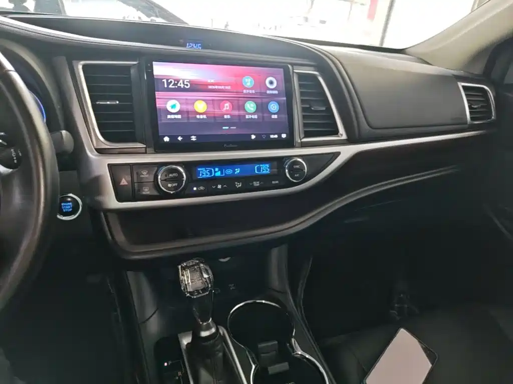 Photo 10 - Toyota Highlander