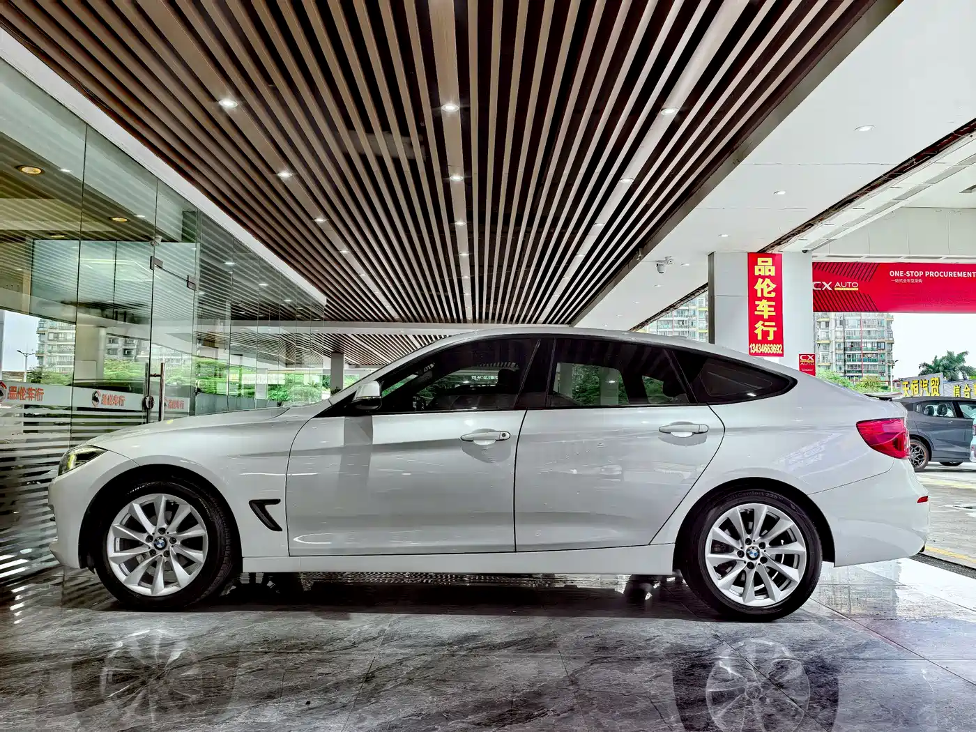 BMW 3 Series GT 2019 320i Fashion Model фото 18