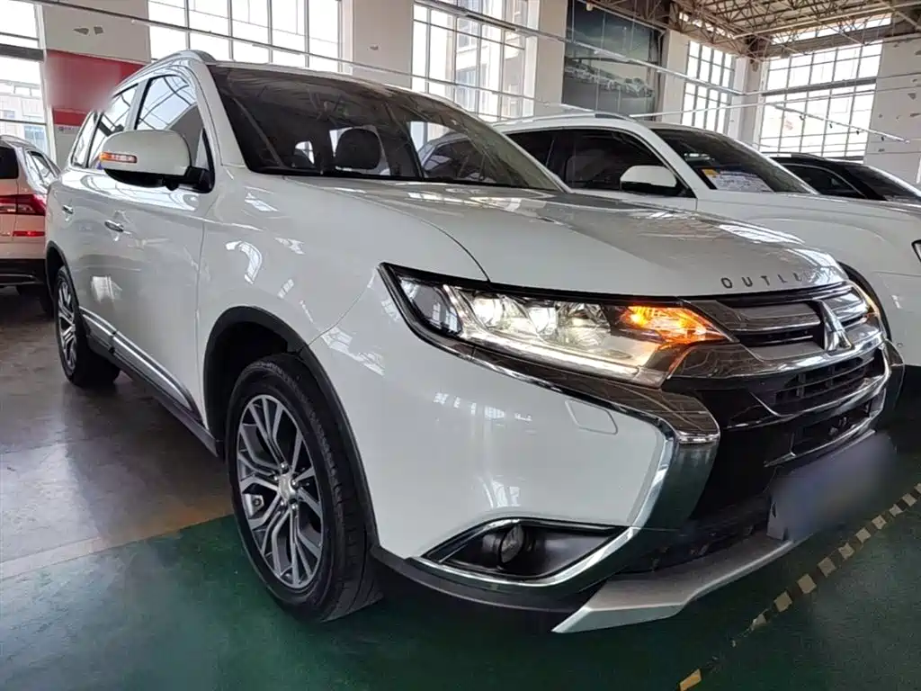 Mitsubishi Outlander 2016 2.4L 4WD Elite Edition 5-seater фото 4