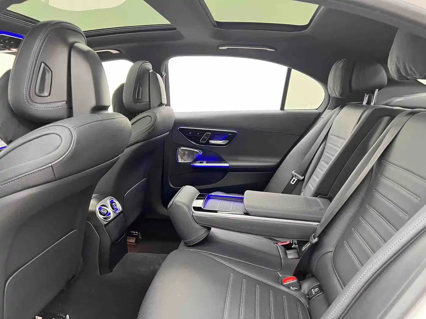 Mercedes-Benz C-Class 2024 C 260 L Night Edition Sport фото 10
