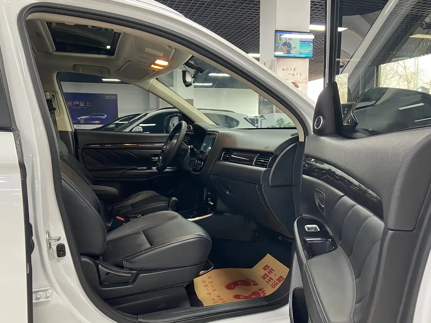 Mitsubishi Outlander 2020 2.0L 2WD Premium 5-seater фото 15