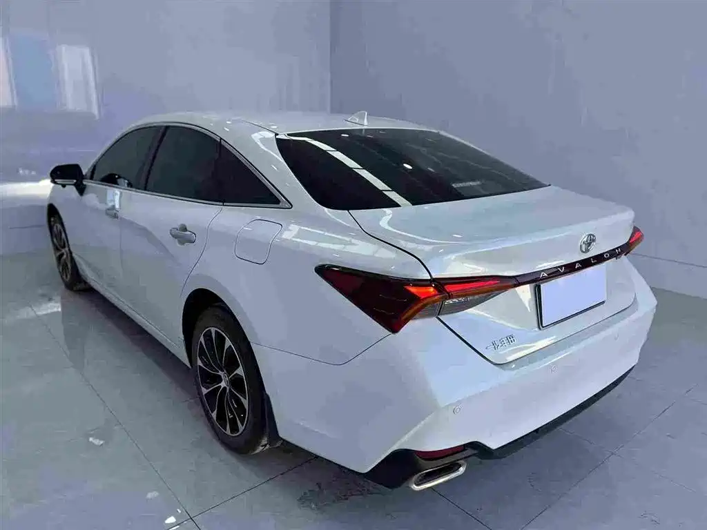 Toyota Avalon 2023 2.0L Luxury Edition фото 3