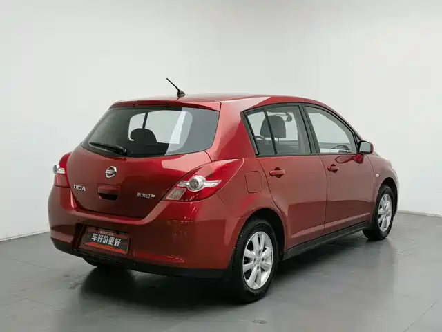 Nissan Tiida 2008 1.6L Manual Fashion — фото 2