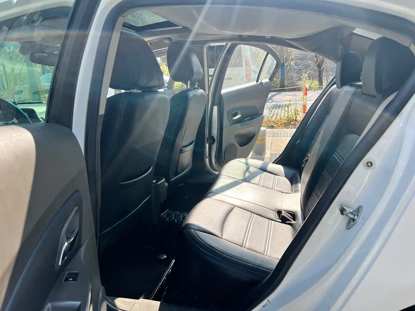 Chevrolet Cruze 2015 1.5L Automatic Luxury Edition фото 18
