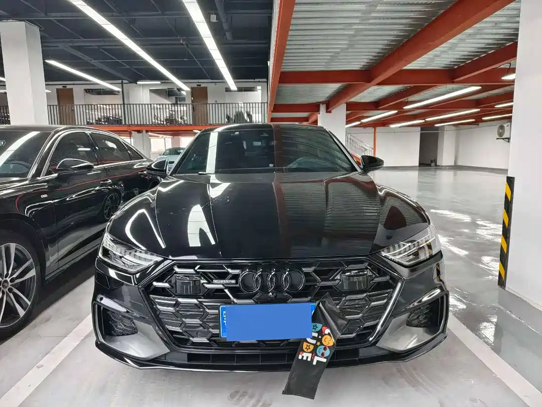 Фото 2 - Audi A7L