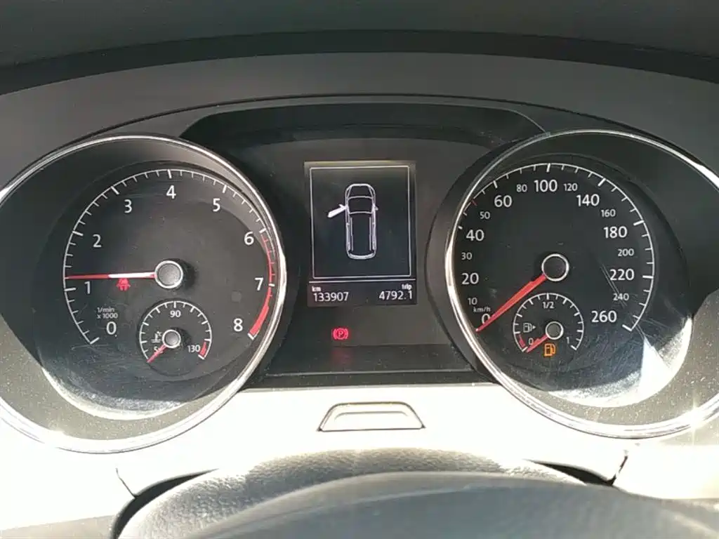 Volkswagen Touran 2016 Touran L 280TSI DSG Trendline фото 12