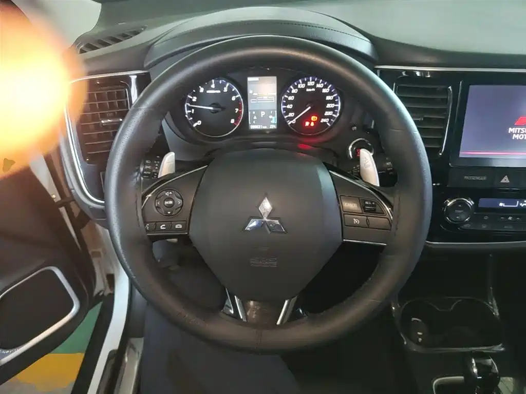 Mitsubishi Outlander 2016 2.4L 4WD Elite Edition 5-seater фото 11