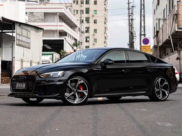 AUDI RS 5