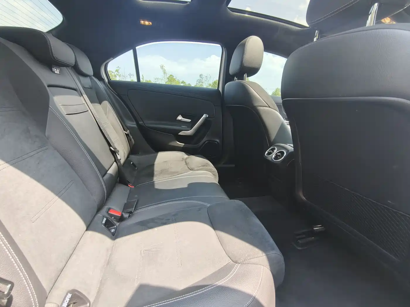 Mercedes-Benz A-Class 2022 A 200 L Sport Sedan Dynamic фото 17