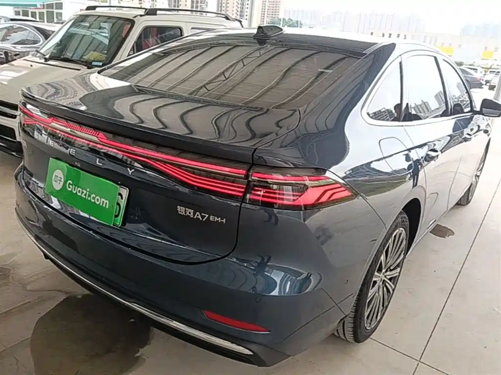 Geely Galaxy Galaxy A7 2025 EM-i 150km Premium Edition фото 7