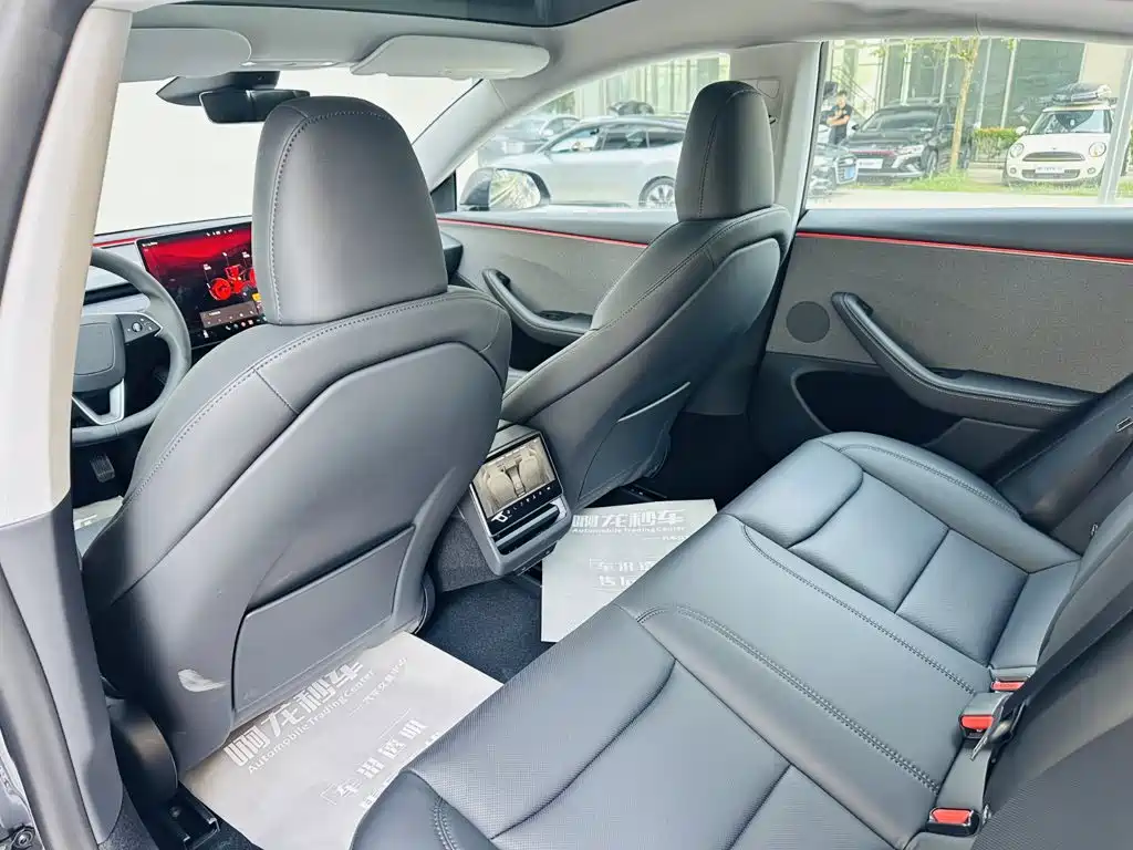 Tesla Model 3 2026 2025 Model Year Facelift Rear-Wheel Drive