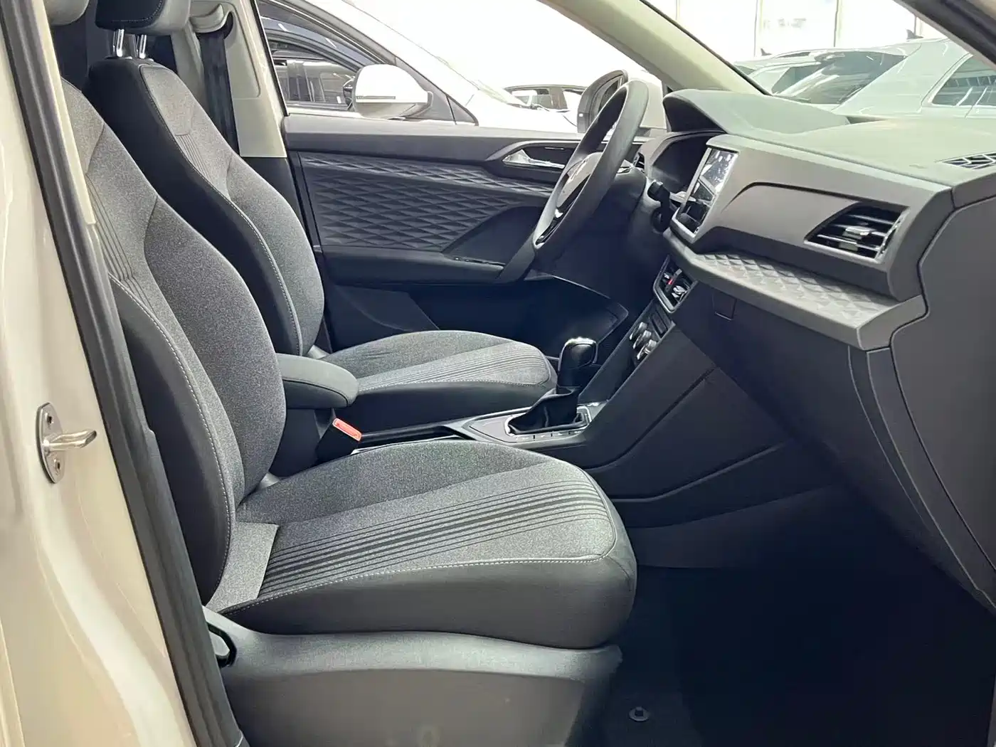 Volkswagen Tharu 2021 Model 280TSI 2WD Trend Edition фото 16