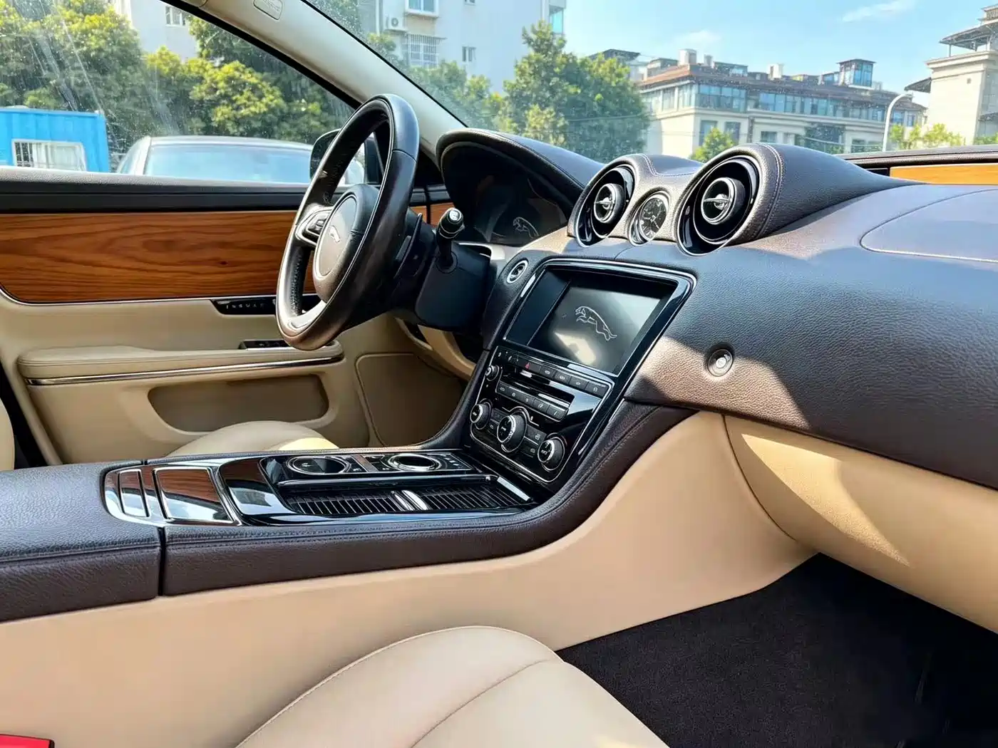 Jaguar XJ 2013 XJL 2.0T Panorama Business Edition фото 15