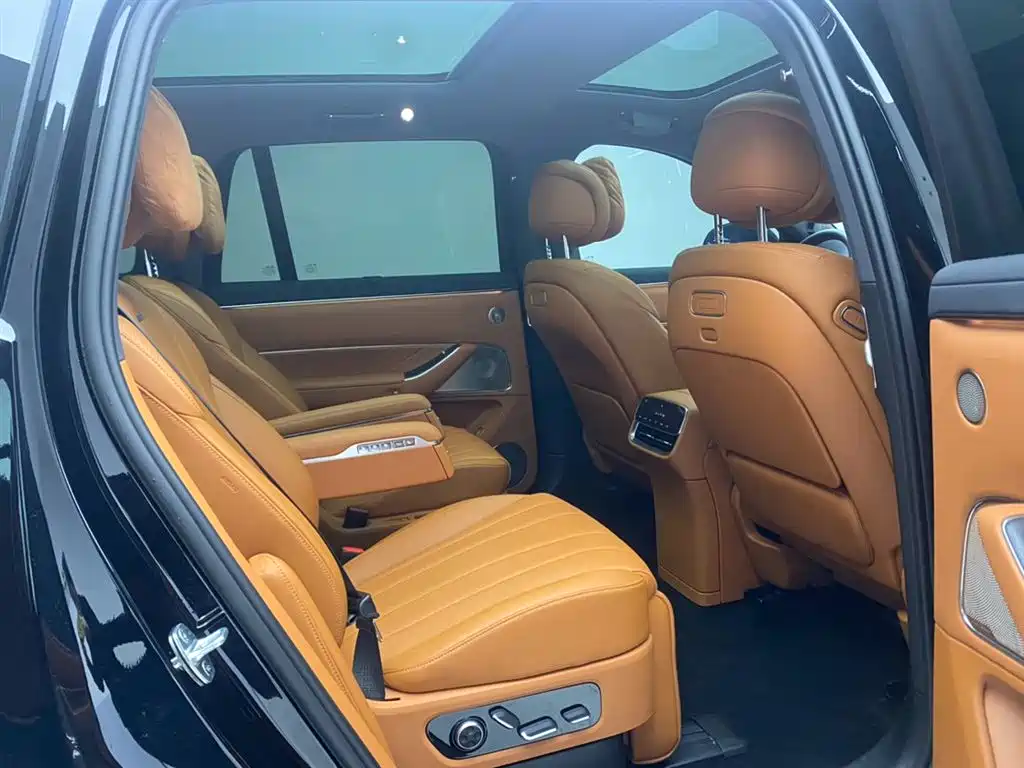 AITO Wenjie AITO M8 2025 Model Extended Range Max+ Edition 53.4kWh 6-Seater фото 23