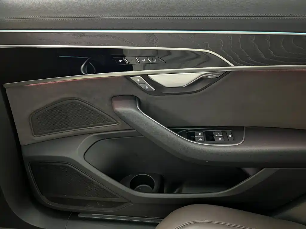Фото 31 - Audi A8