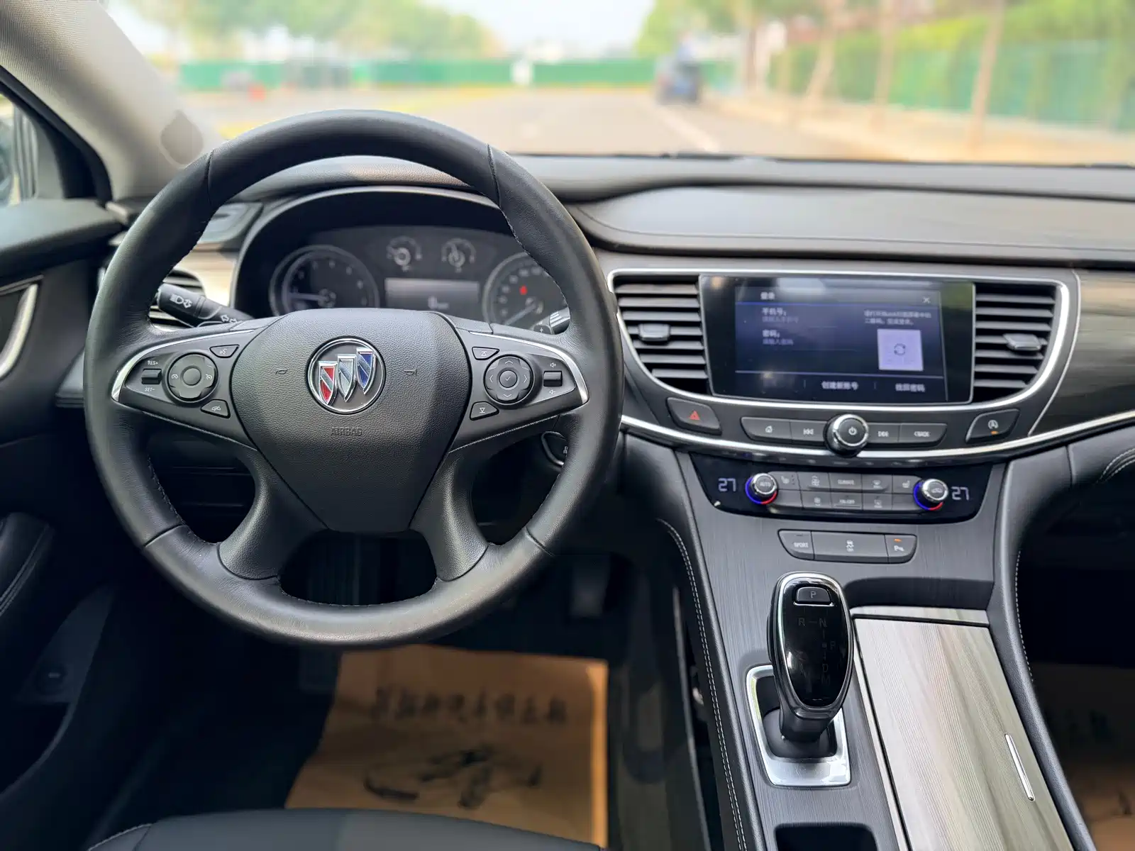 Photo 11 - Buick LaCrosse