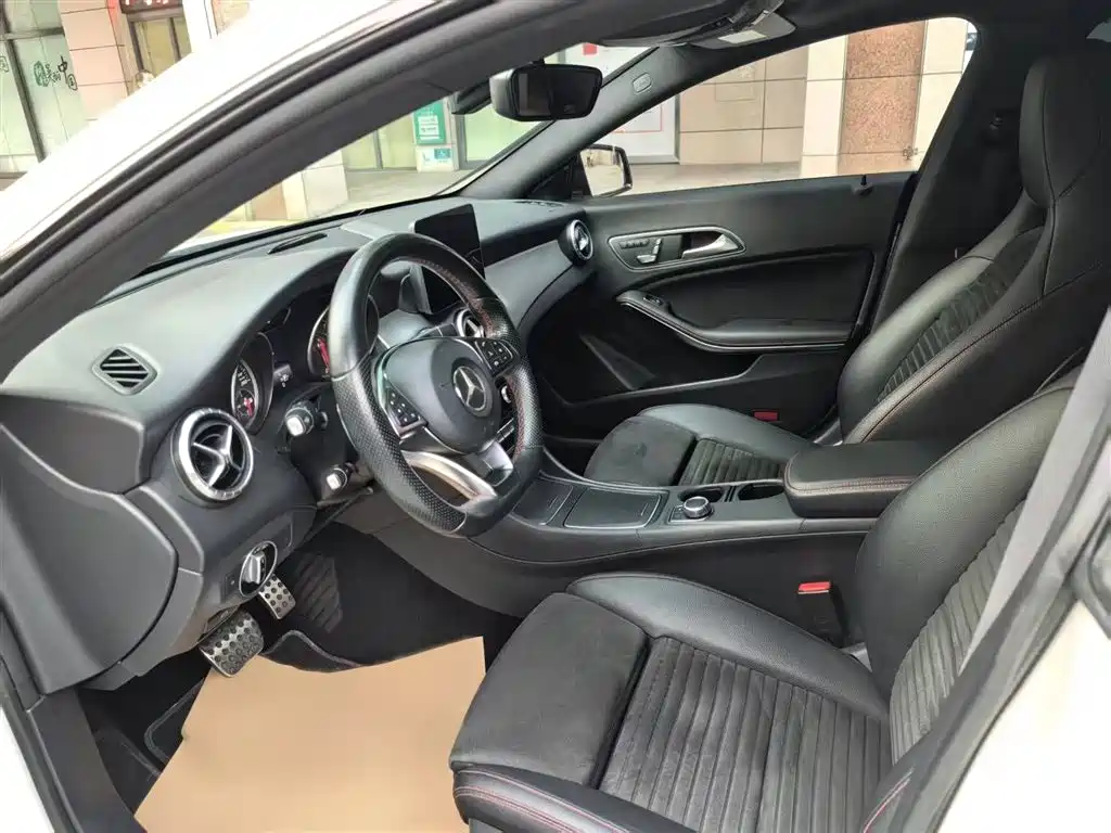 Mercedes-Benz CLA (Import) 2017 CLA 220 4MATIC фото 11