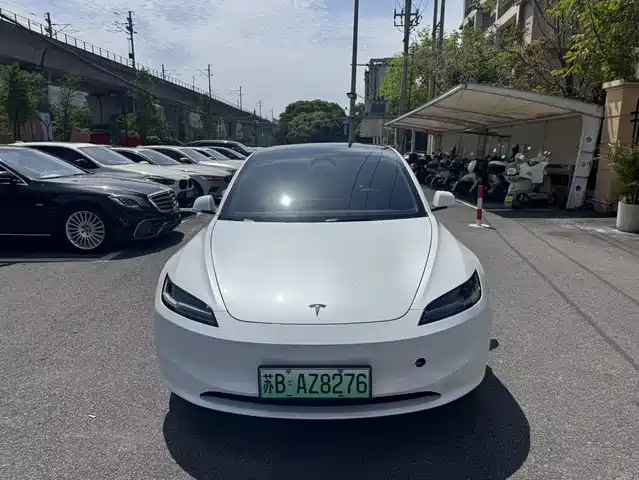 TESLA MODEL 3 2026