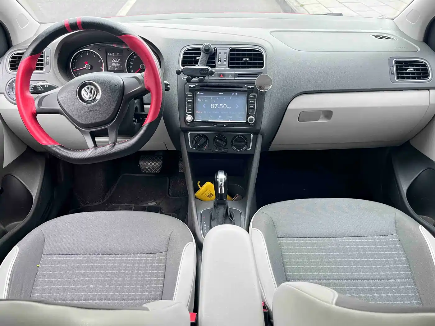 Volkswagen Polo 2014 1.6L Automatic Comfort Edition фото 8