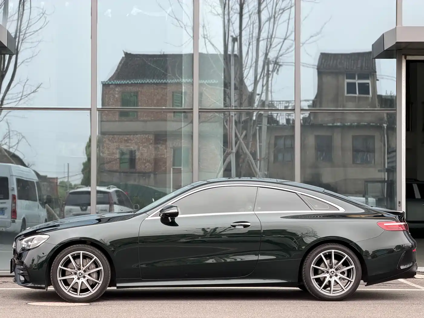 Mercedes-Benz E-Class (Import) 2023 Facelift E 260 Coupe фото 3