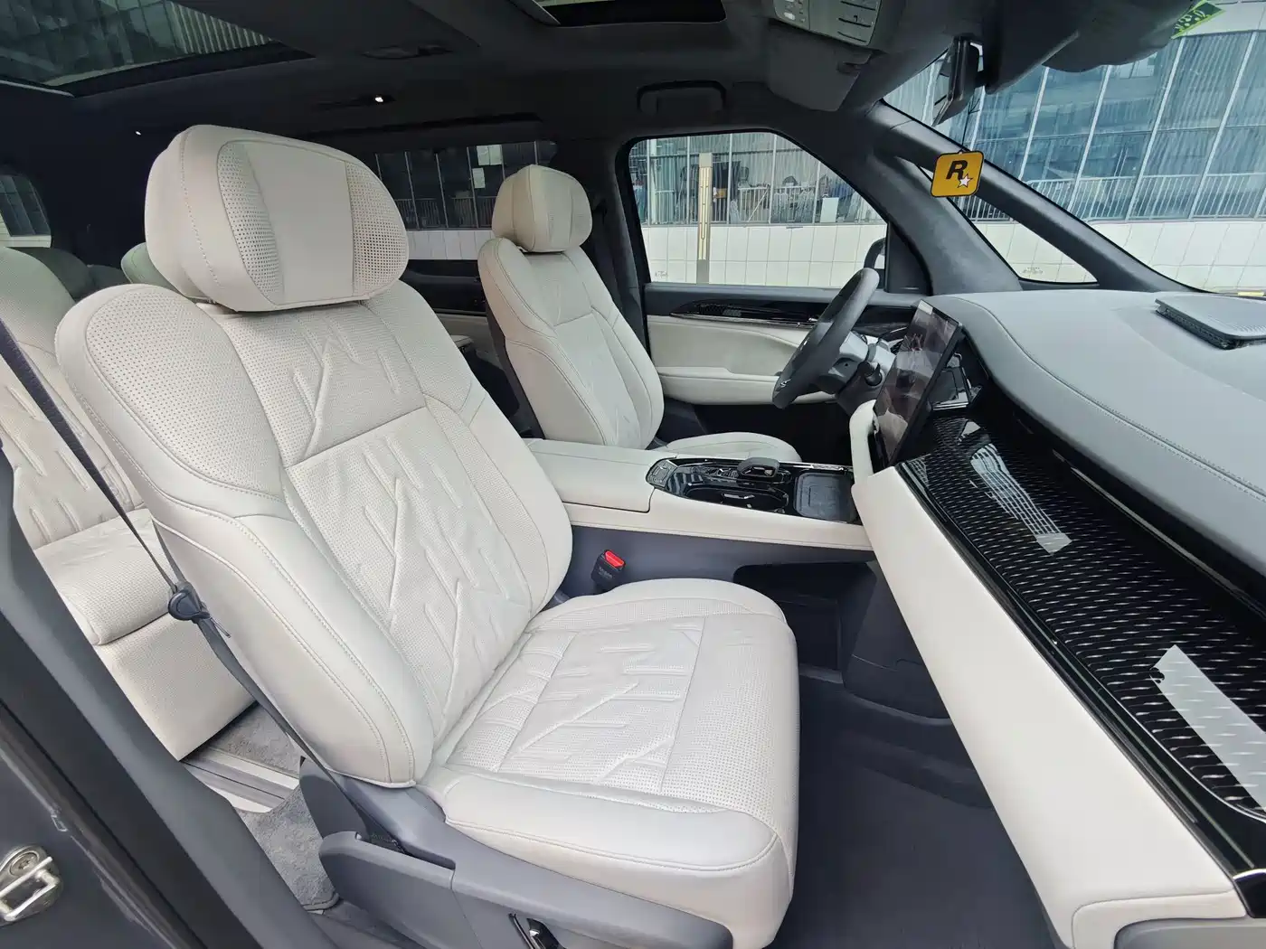 ZEEKR 009 2025 2024 6-seat Executive AWD 108kWh