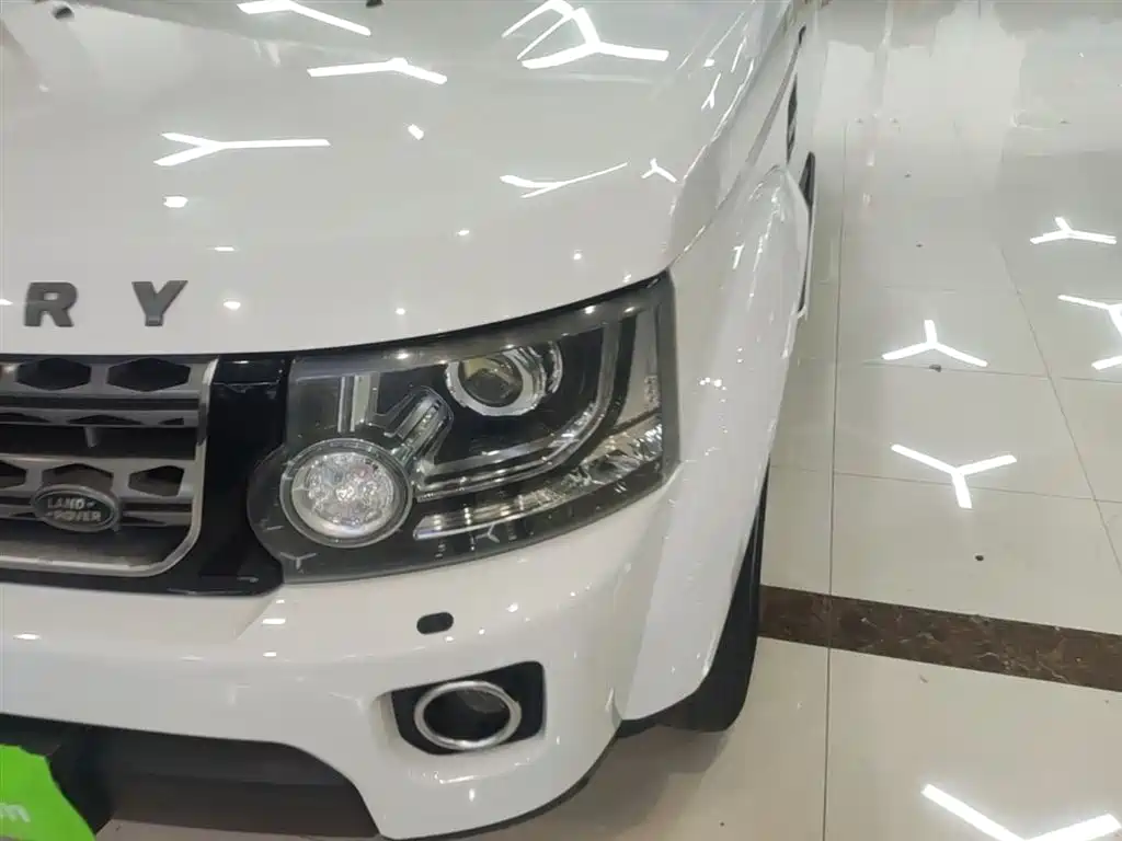 Land Rover Discovery 2015 3.0 SC V6 SE фото 24