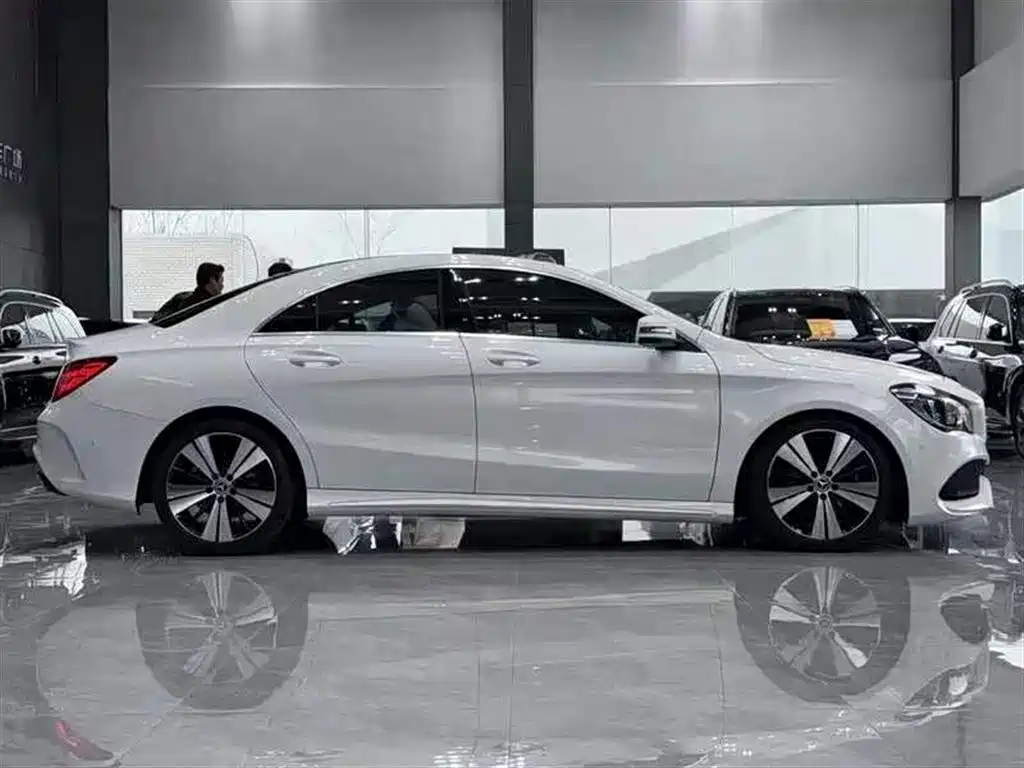Mercedes-Benz CLA (Import) 2017 CLA 200 Fashion фото 8