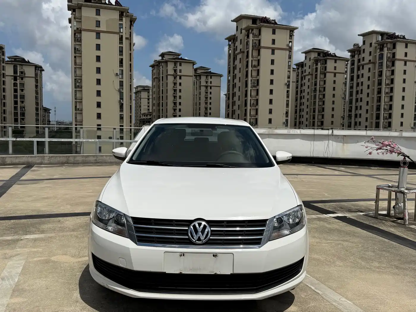 Volkswagen Lavida Tour 2013 1.6L Automatic Trend Style фото 2