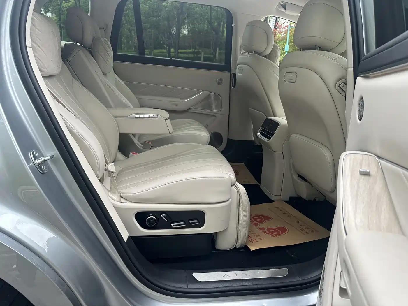 AITO Wenjie AITO M8 2025 Extended Range Ultra 53.4kWh 6-Seater фото 15