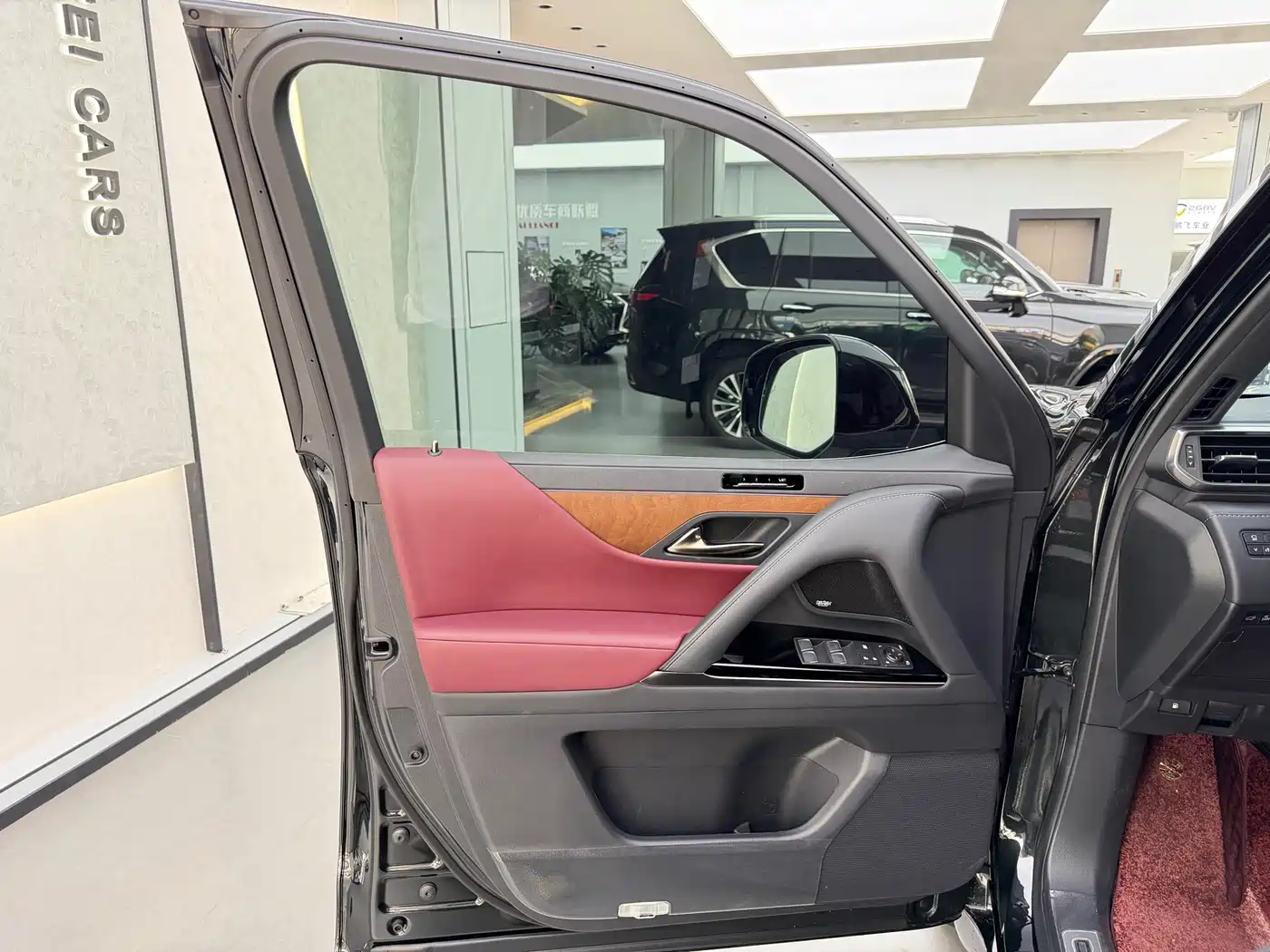 Lexus LX 2025 700h Boundary Edition фото 18