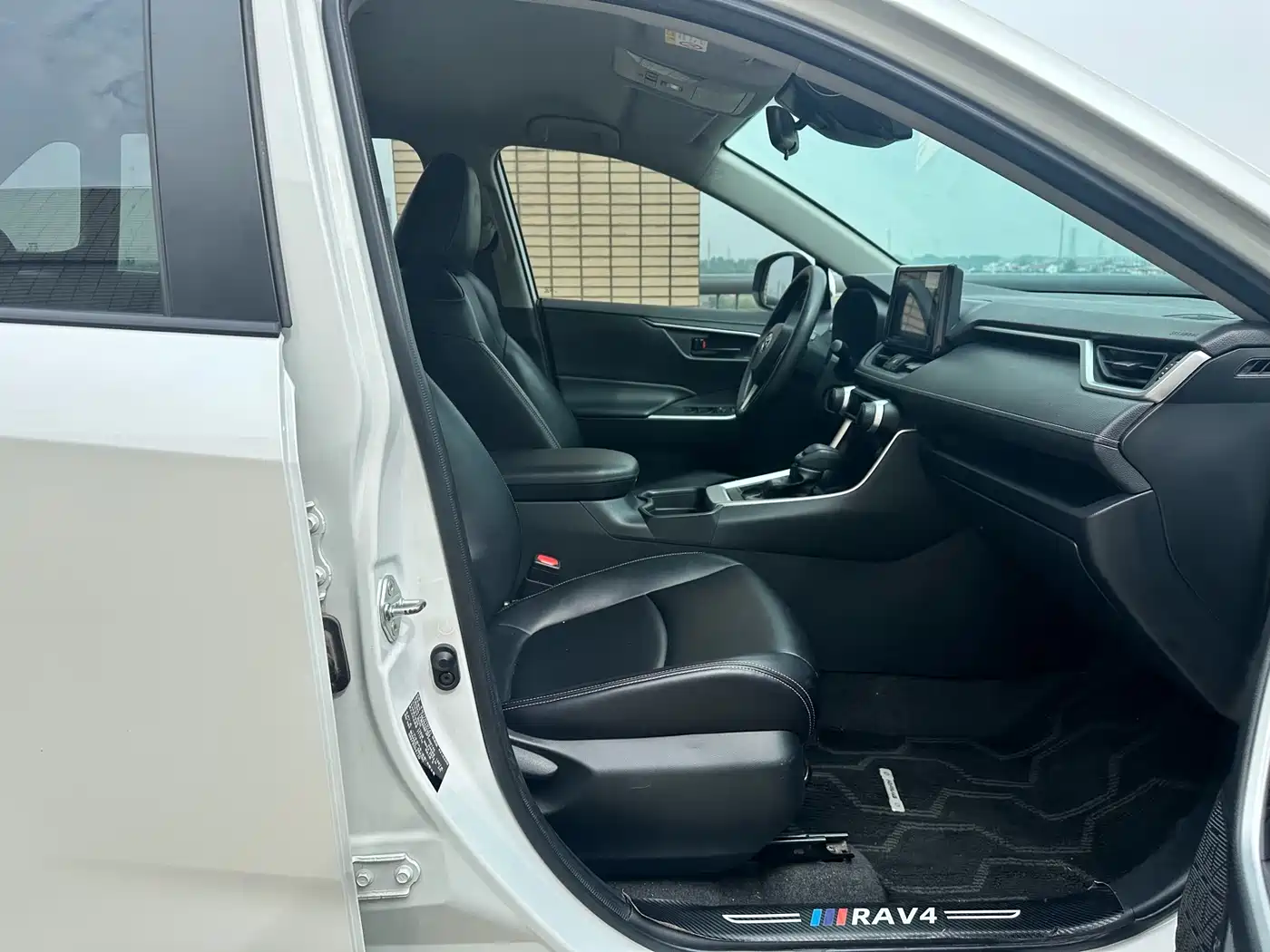 Toyota RAV4 Rongfang 2022 2.0L CVT 2WD Urban Edition фото 18