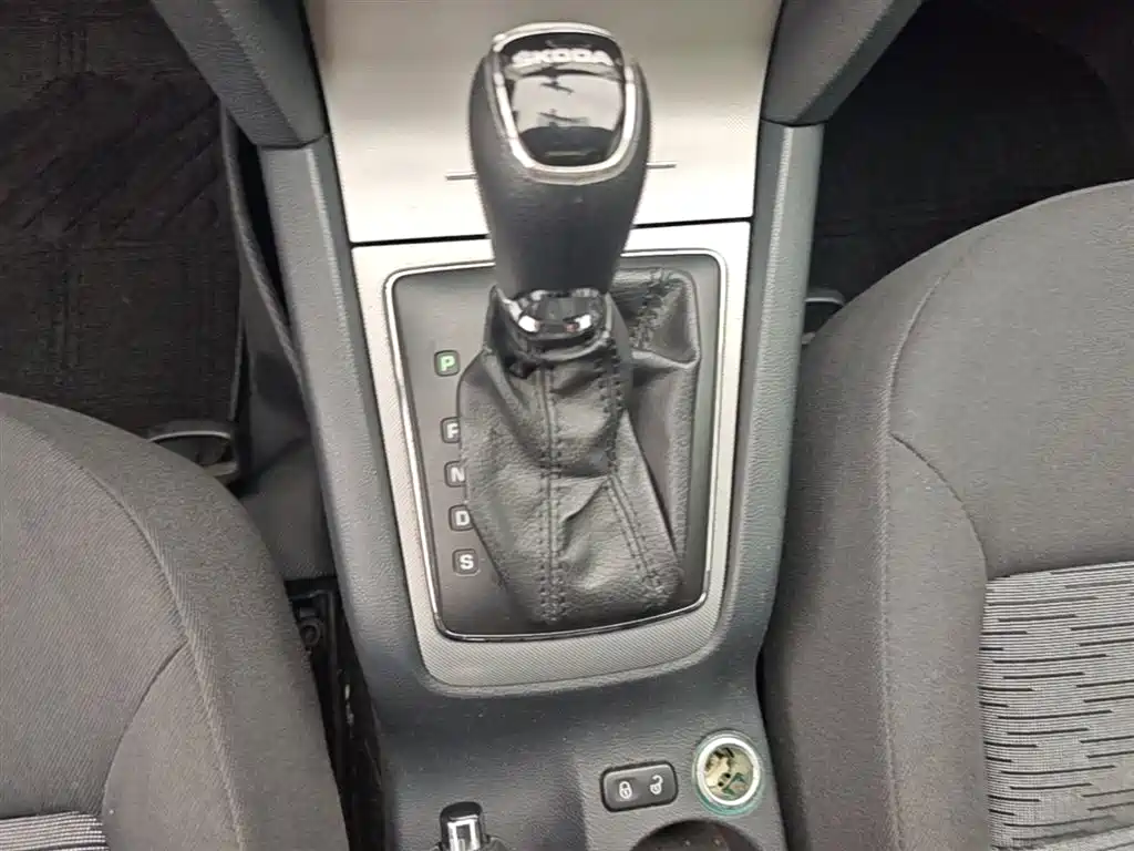 Škoda Octavia 2014 2.0L Auto Yijie Edition фото 14