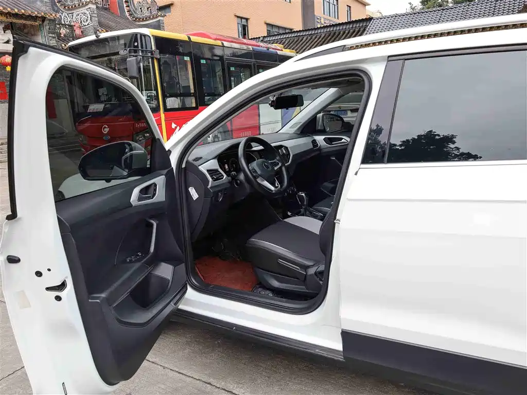Volkswagen Tanying 2021 1.5L Automatic Smart Connect Edition фото 4