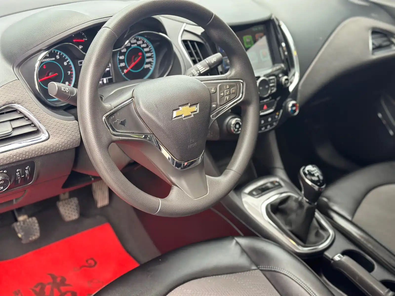 Photo 8 - Chevrolet Cruze